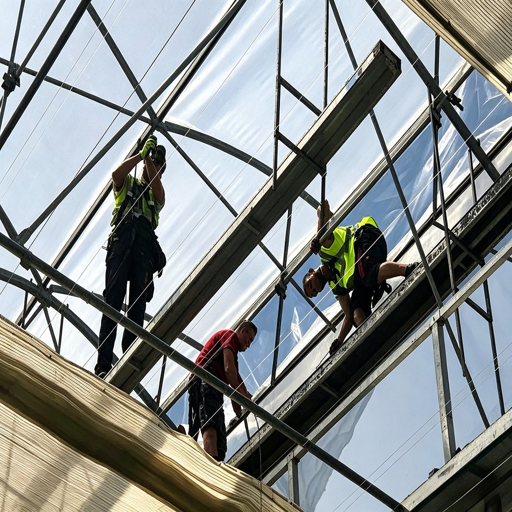 Glass greenhouse roof glazing installation