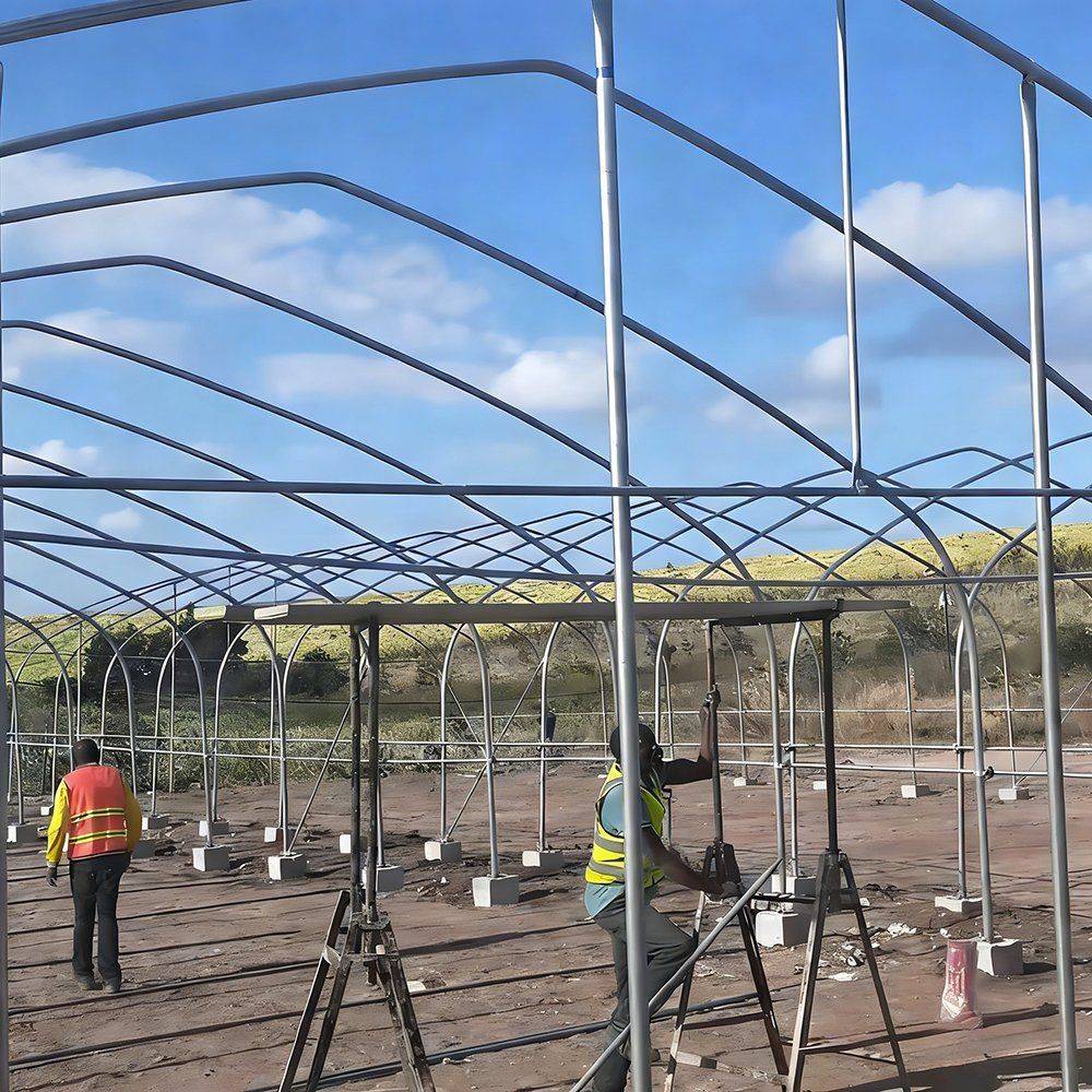 Galvanized steel hoops and purlins of the tunnel greenhouse during construction